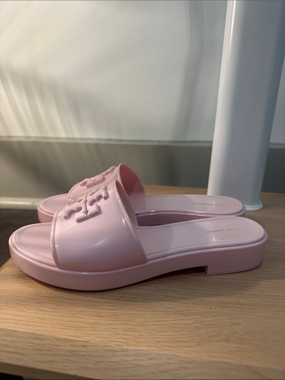 Tory Burch Pastel Pink Jelly Slides - Picture 5 of 6
